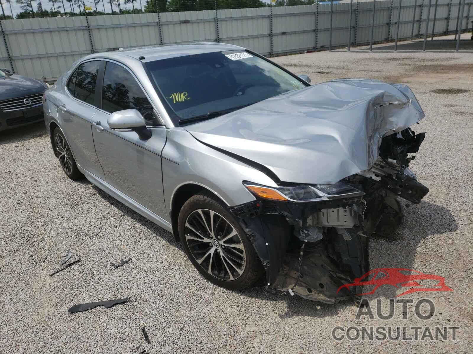 TOYOTA CAMRY 2018 - 4T1B11HK2JU661438