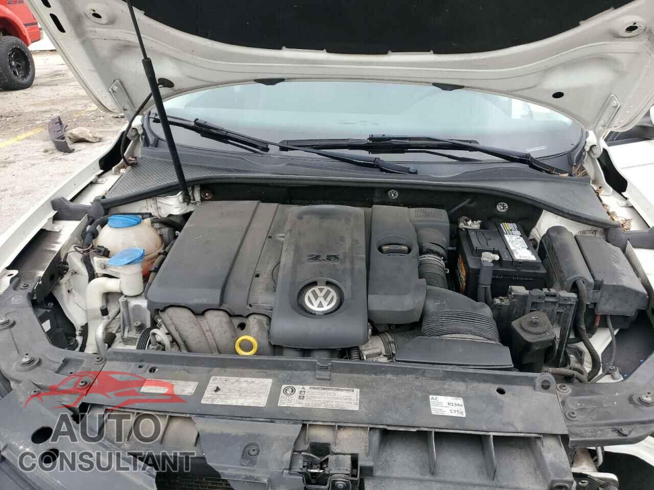 VOLKSWAGEN PASSAT 2014 - 1VWAP7A33EC006721