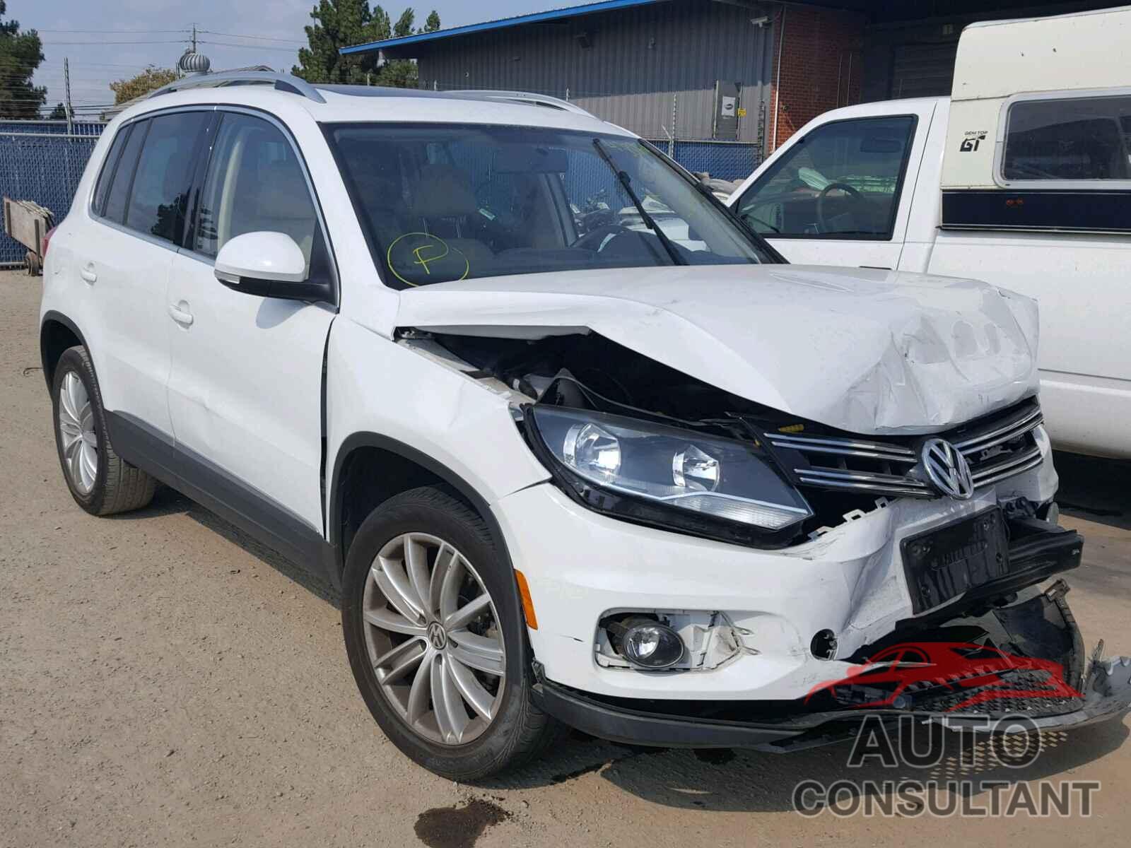 VOLKSWAGEN TIGUAN S 2015 - WVGAV7AX2FW605701