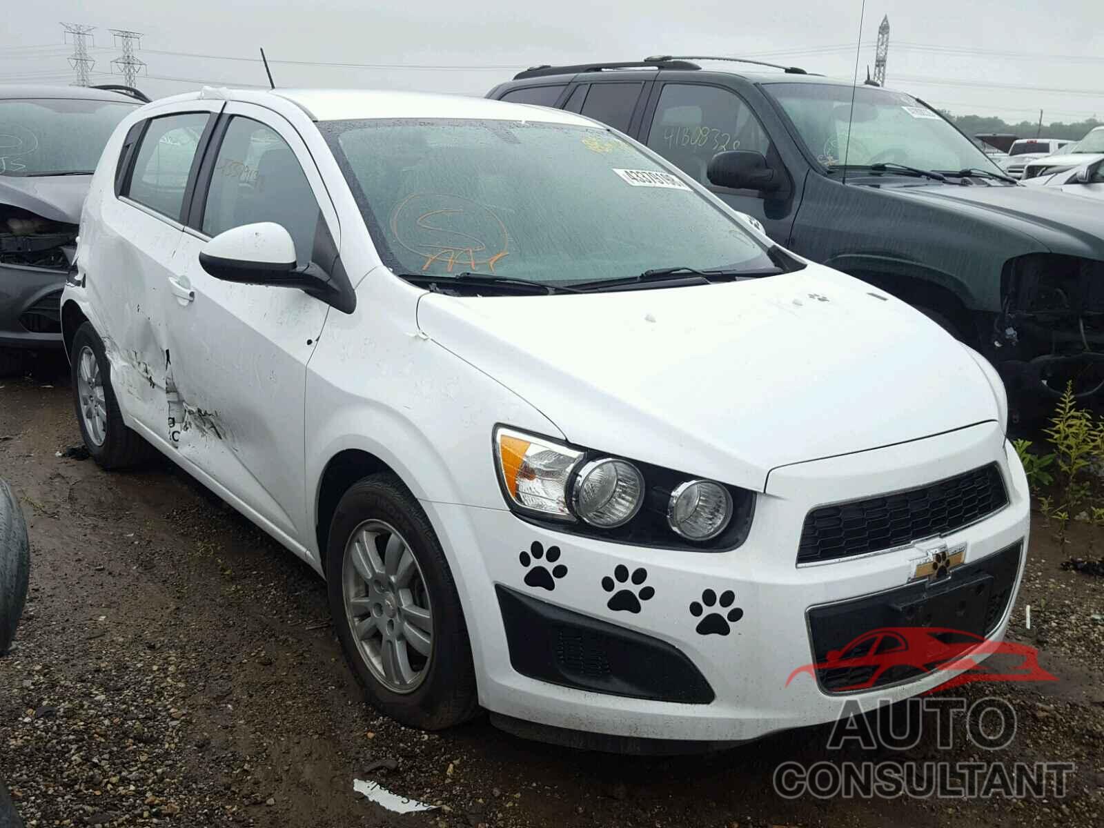 CHEVROLET SONIC 2015 - 1G1JC6SH2F4135430