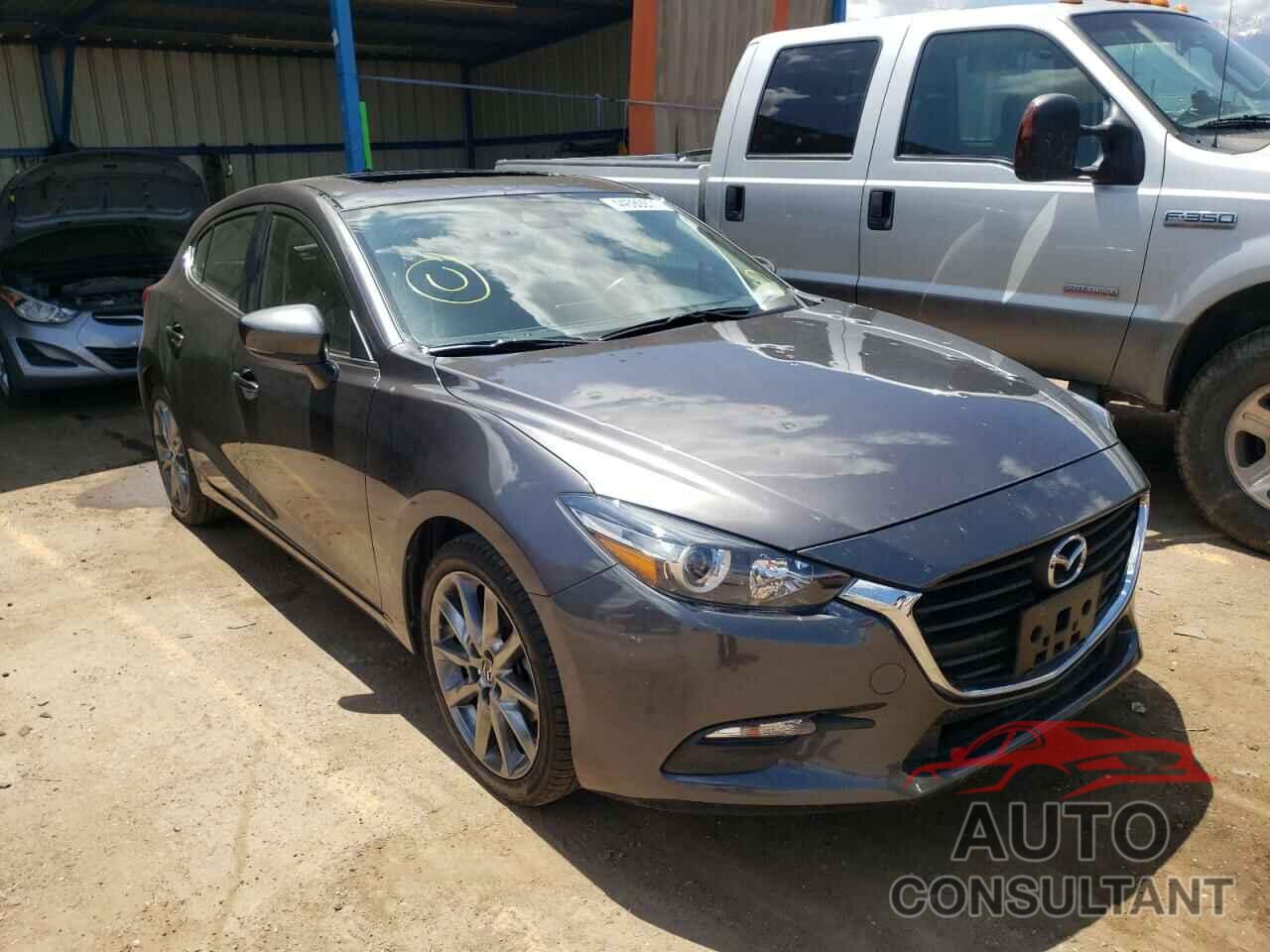 MAZDA 3 2018 - 3MZBN1L37JM251695