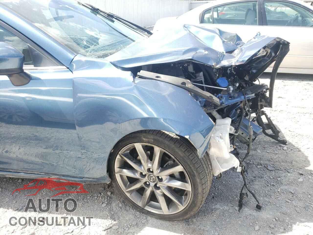 MAZDA 3 2018 - 3MZBN1V36JM159670