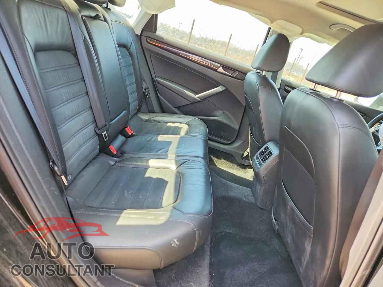 VOLKSWAGEN PASSAT 2014 - 1VWCS7A33EC007536