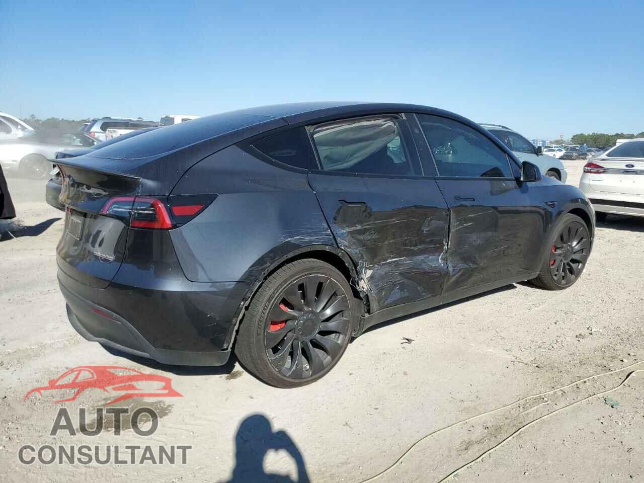 TESLA MODEL Y 2024 - 7SAYGDEF6RF054133