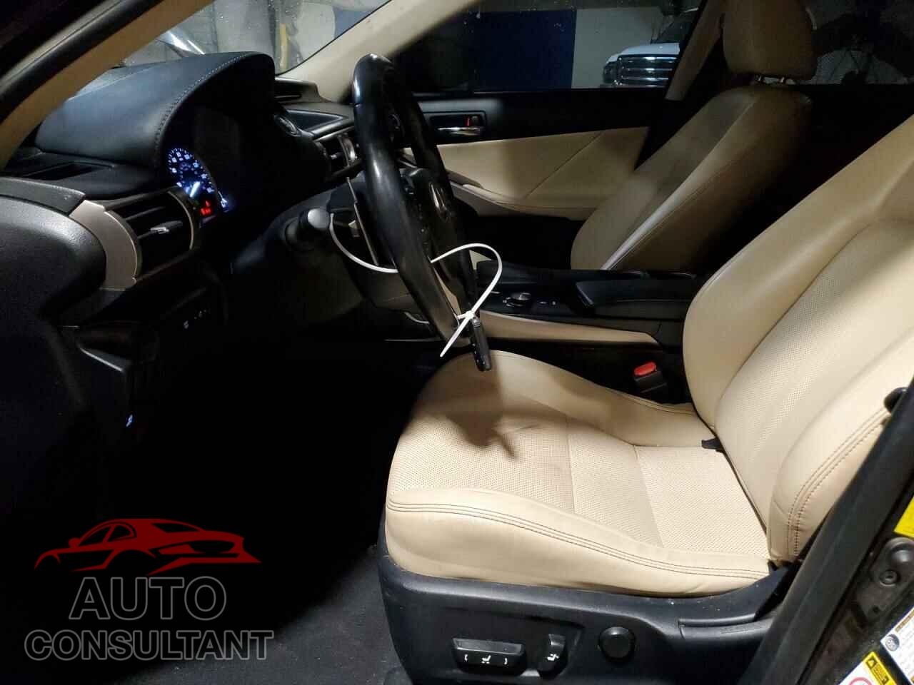 LEXUS IS 2015 - JTHCF1D21F5017770