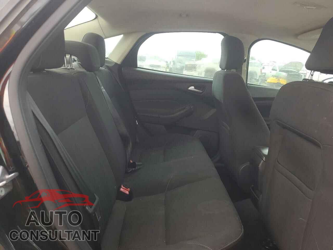 FORD FOCUS 2015 - 1FADP3F28FL305735