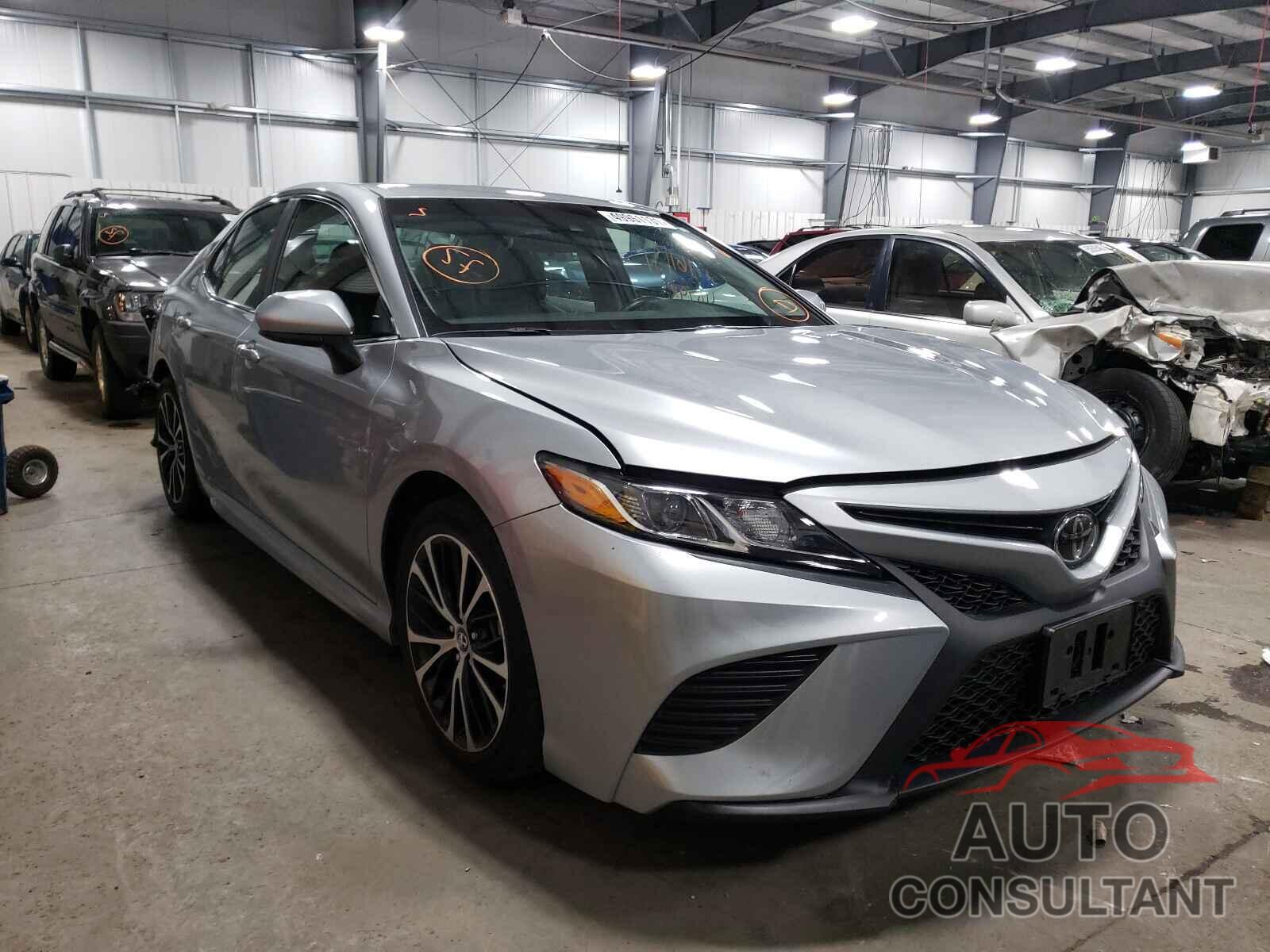 TOYOTA CAMRY 2018 - 4T1B11HK3JU052505