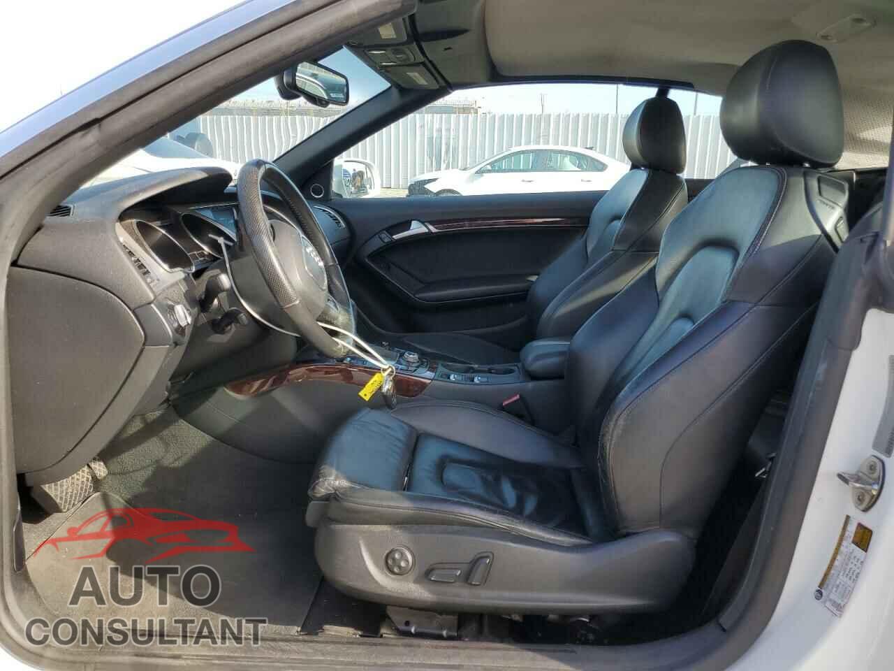 AUDI A5 2011 - WAULFAFH2BN008165