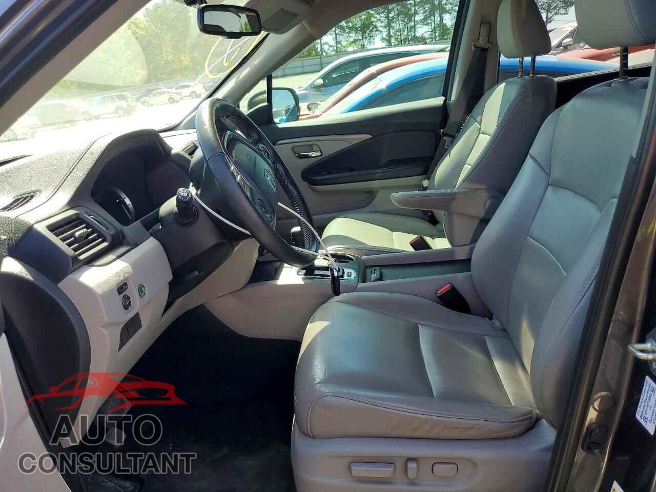 HONDA PILOT 2018 - 5FNYF5H57JB032252