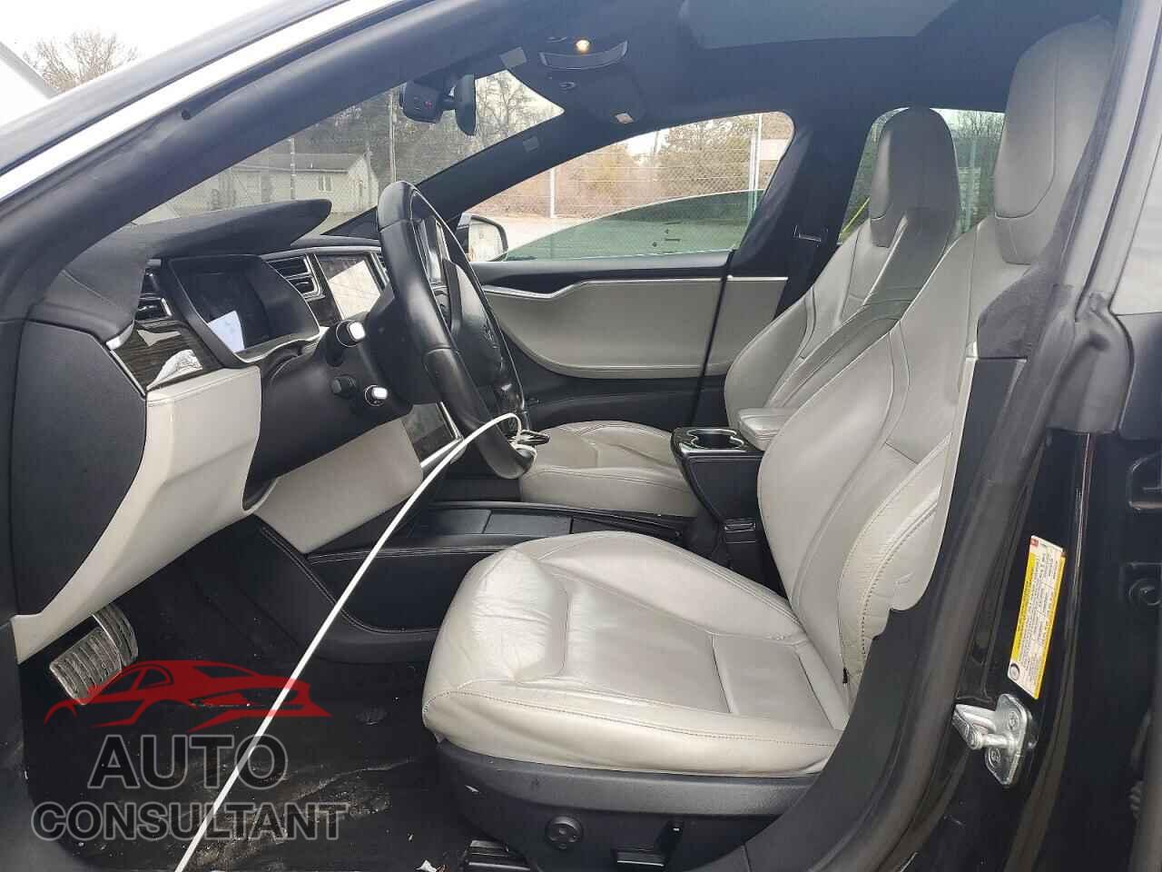 TESLA MODEL S 2015 - 5YJSA1E43FF118352