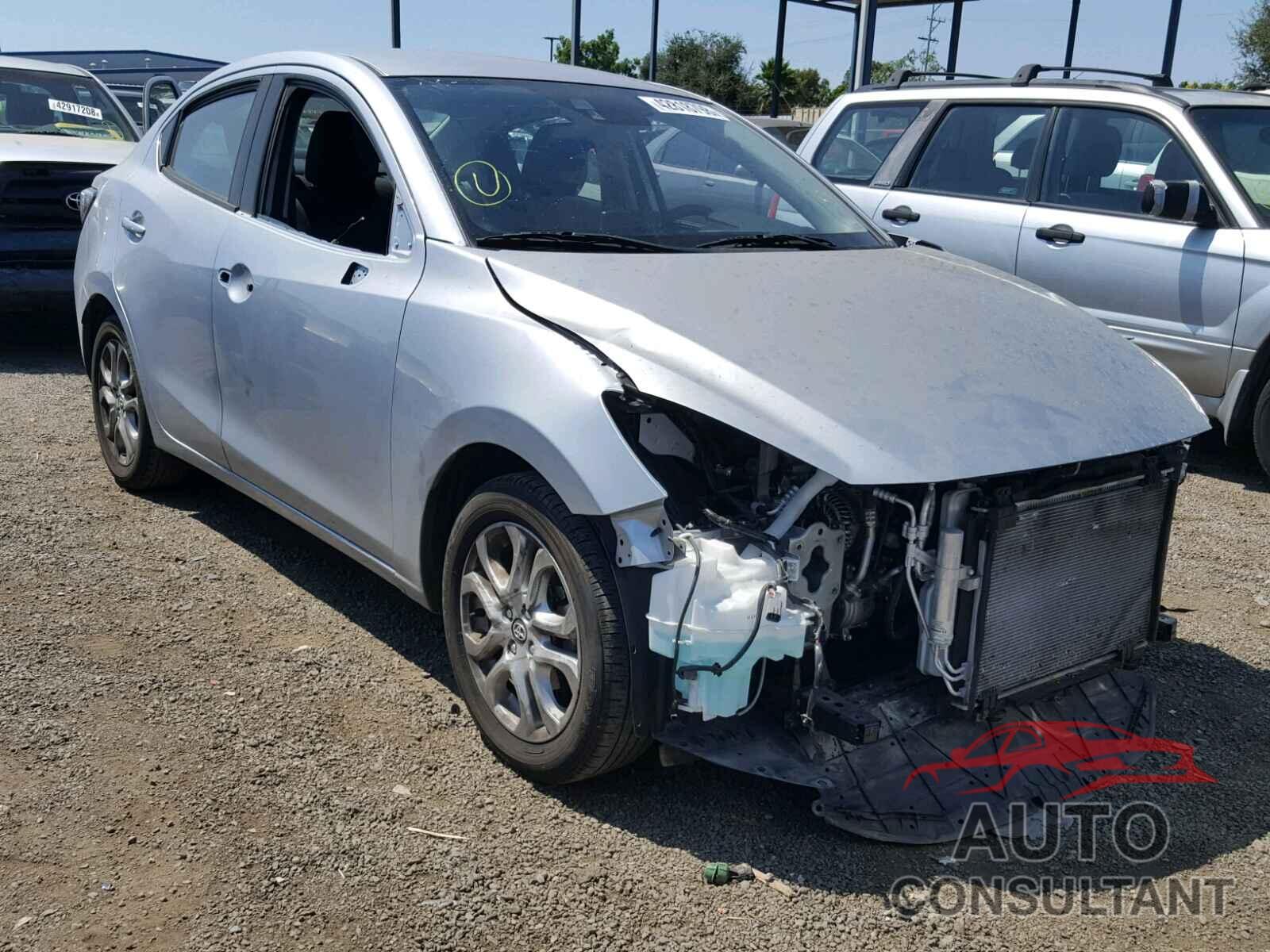 TOYOTA YARIS 2017 - 3MYDLBYV5HY190370