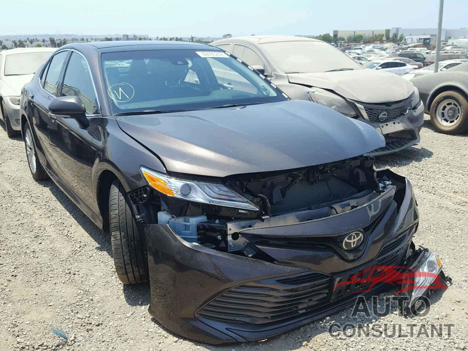 TOYOTA CAMRY 2018 - 4T1B11HK3JU529613