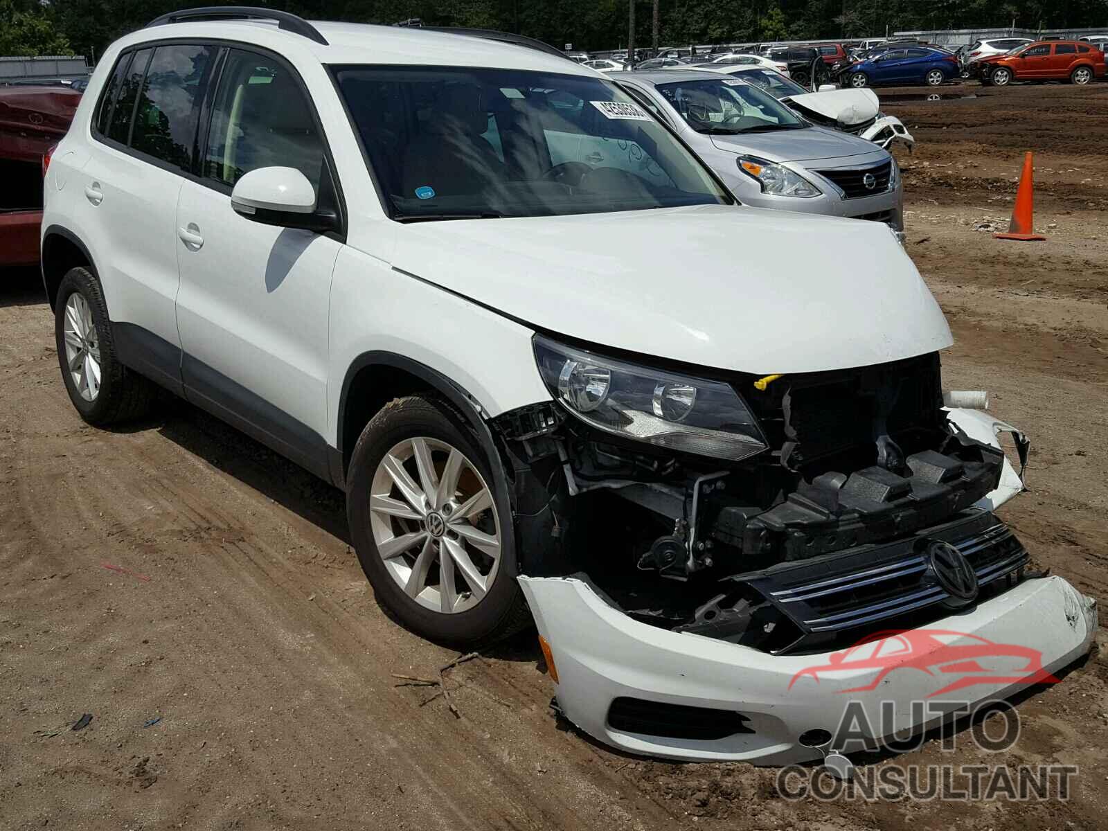 VOLKSWAGEN TIGUAN S 2015 - WVGAV7AX4FW540768