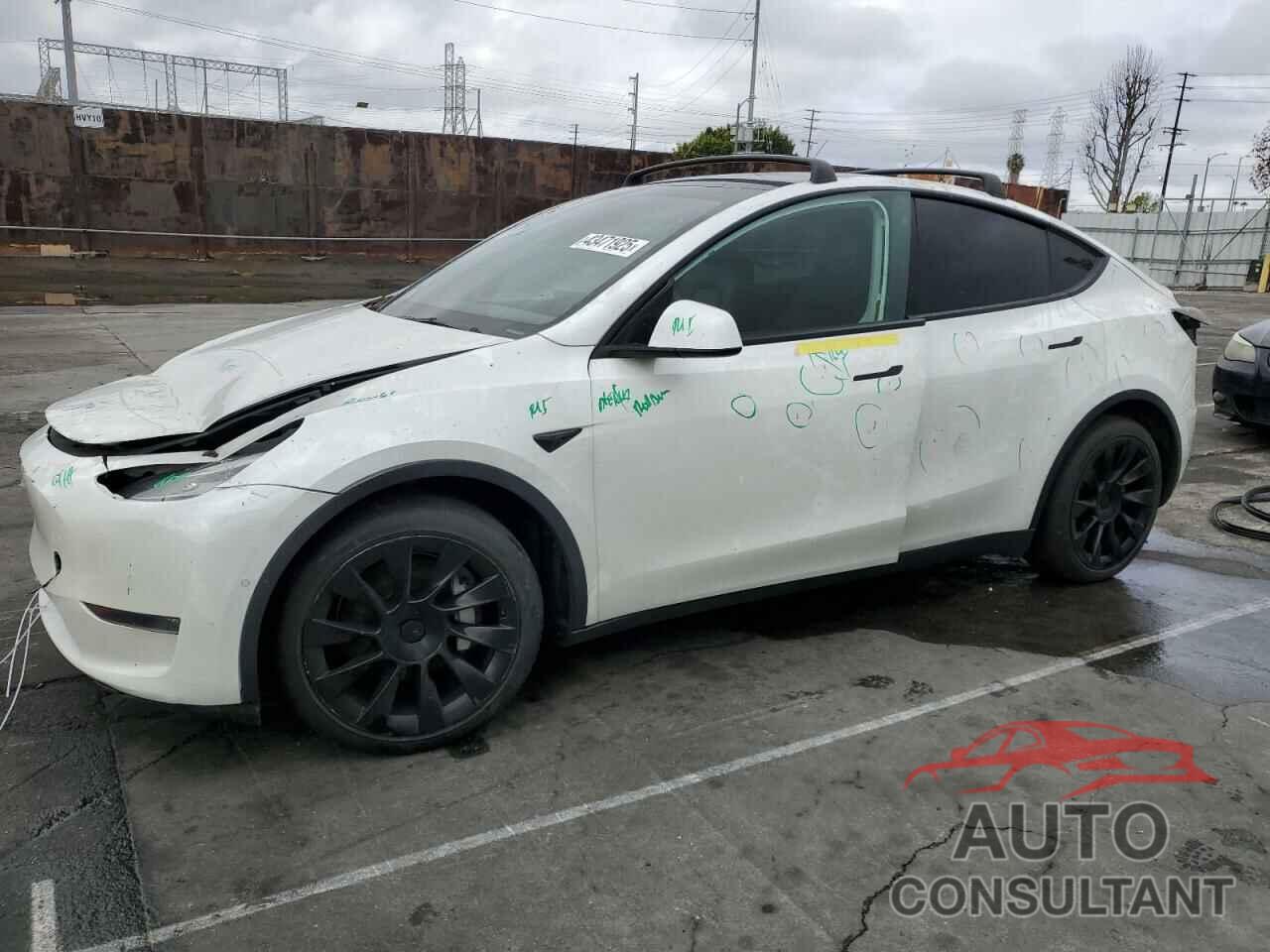 TESLA MODEL Y 2021 - 5YJYGAEE6MF271967
