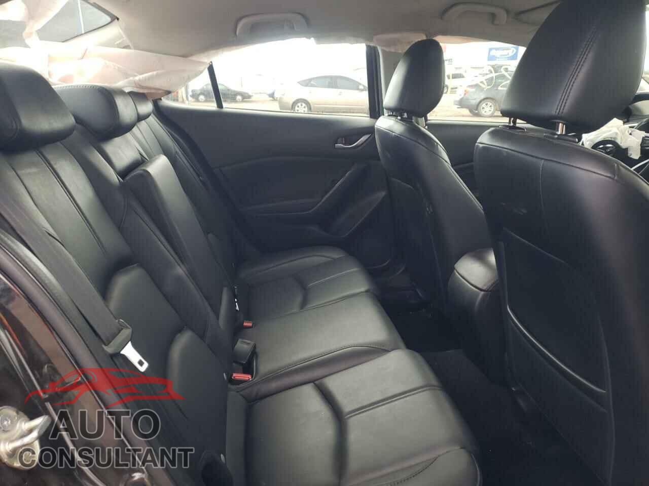 MAZDA 3 2018 - 3MZBN1V3XJM201628