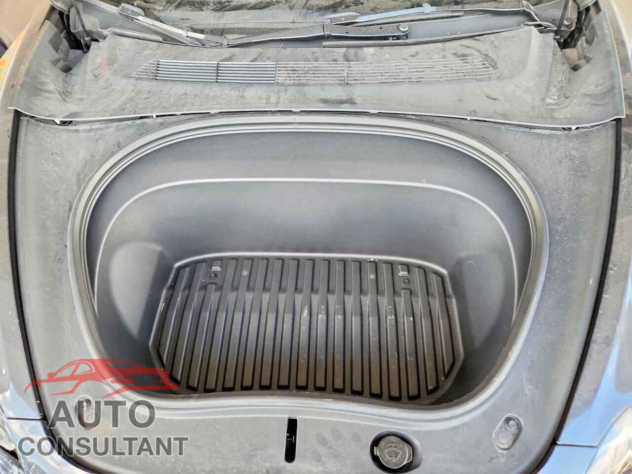 TESLA MODEL 3 2025 - 5YJ3E1EA3SF901924