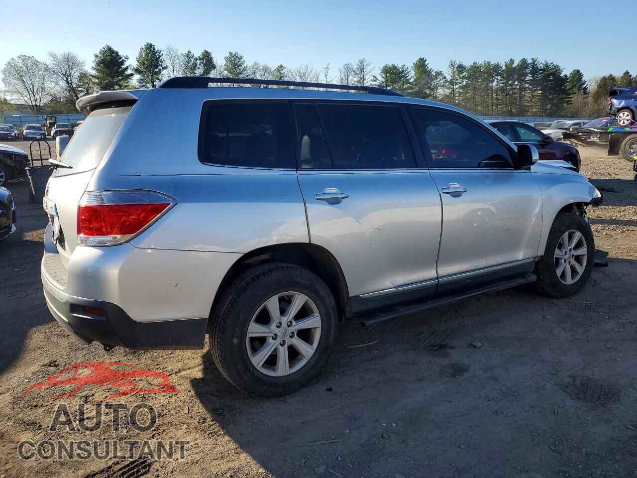 TOYOTA HIGHLANDER 2013 - 5TDBK3EH0DS218557