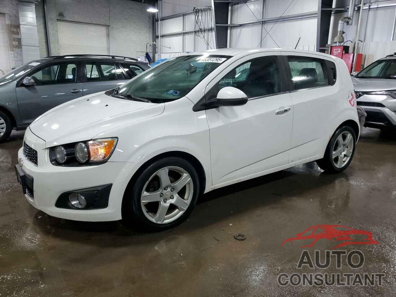 CHEVROLET SONIC 2015 - 1G1JE6SB7F4181647