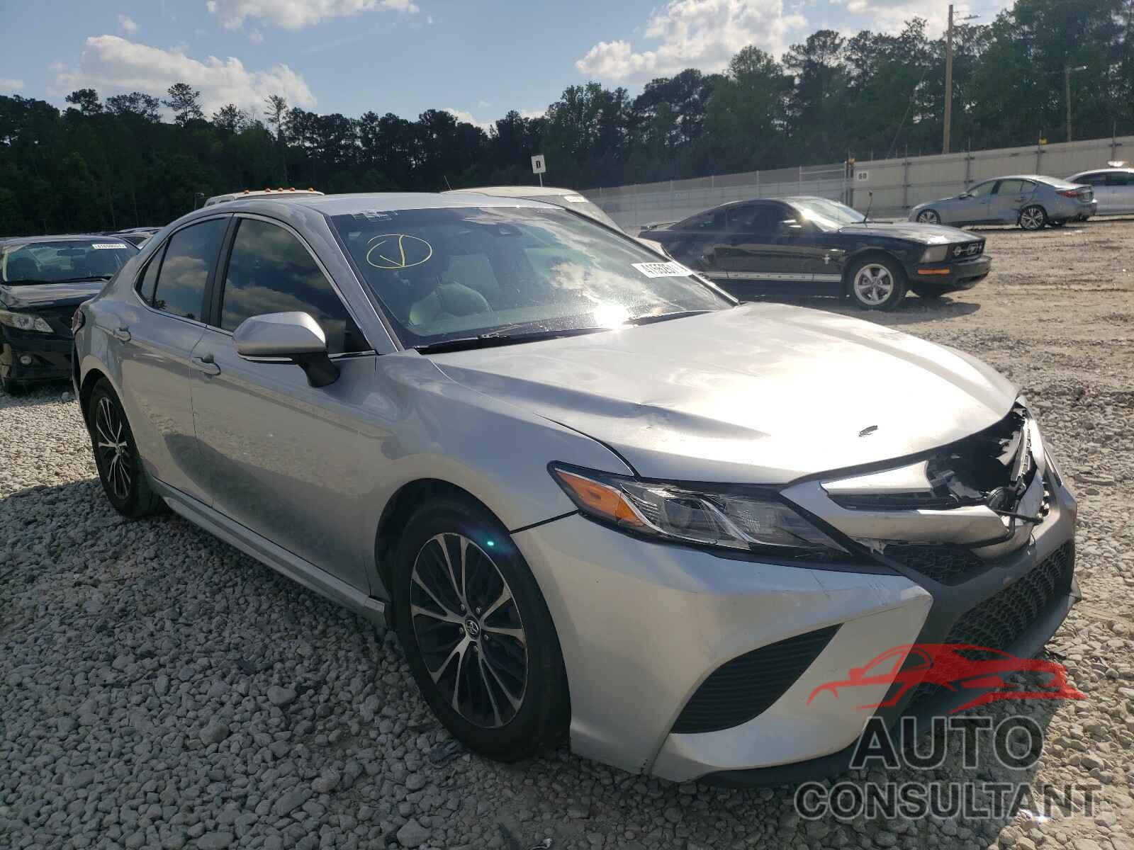TOYOTA CAMRY 2018 - 4T1B11HK1JU534695