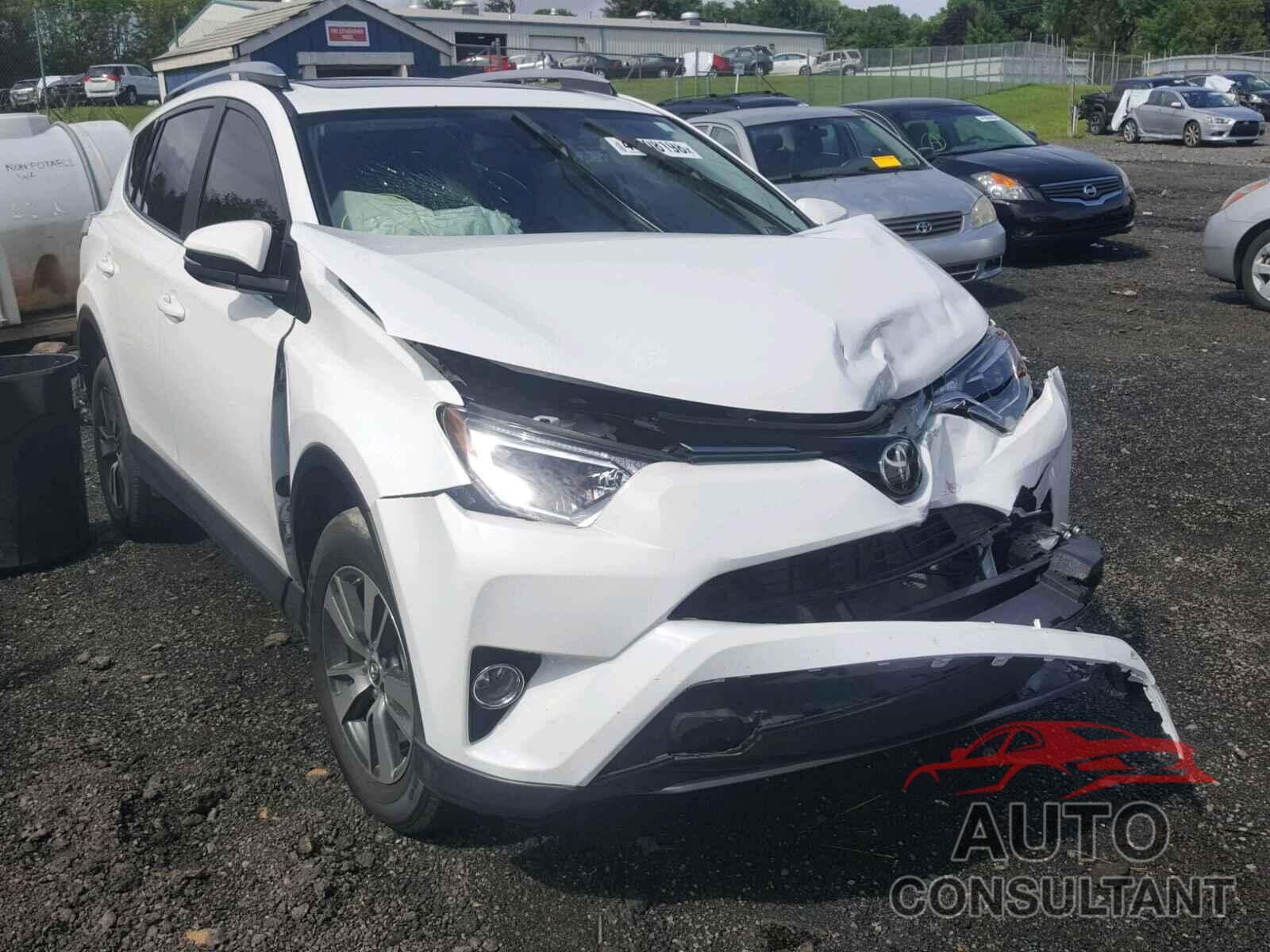 TOYOTA RAV4 XLE 2017 - JTMRFREV0HD201268