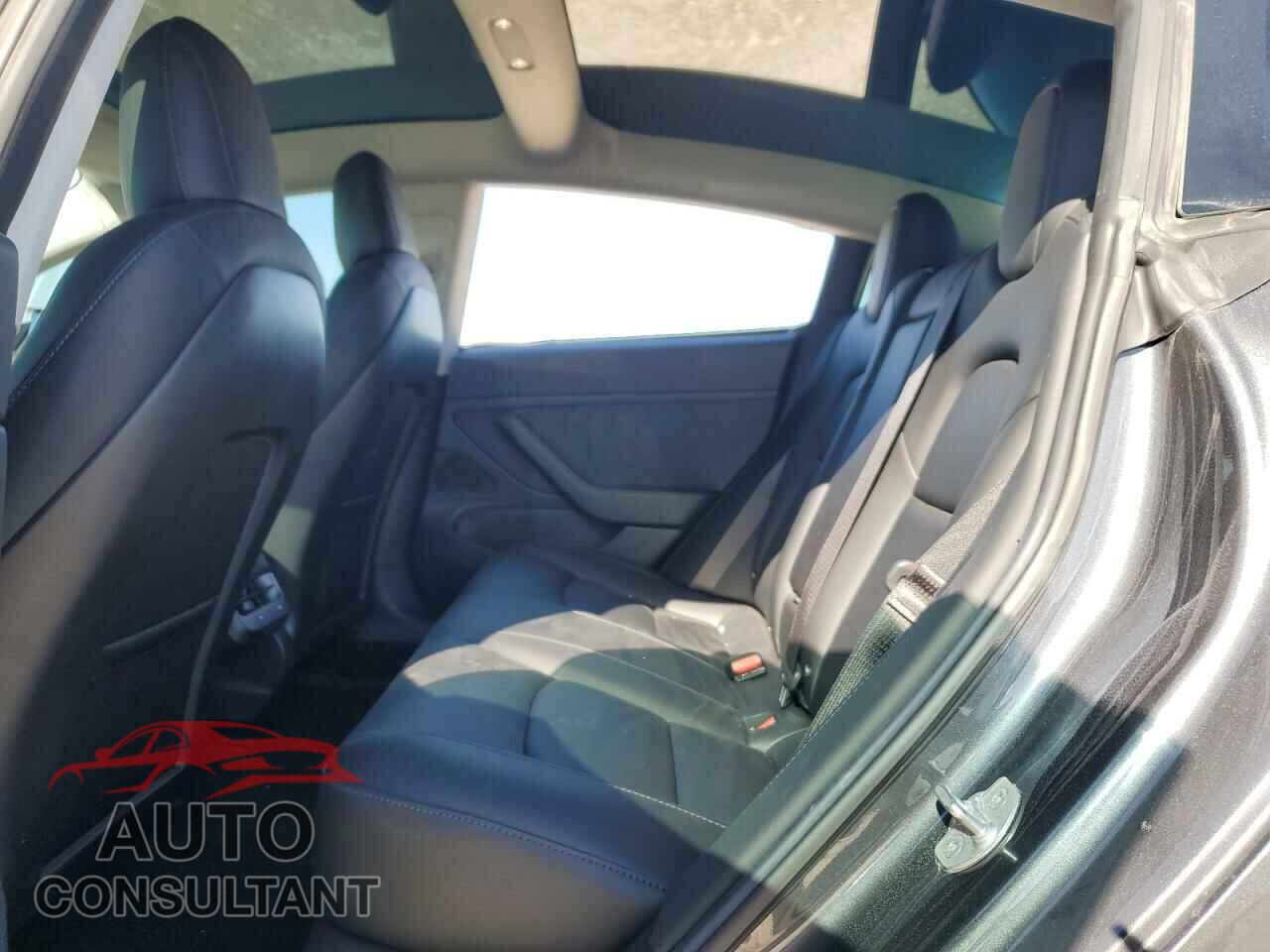 TESLA MODEL 3 2018 - 5YJ3E1EB4JF121180