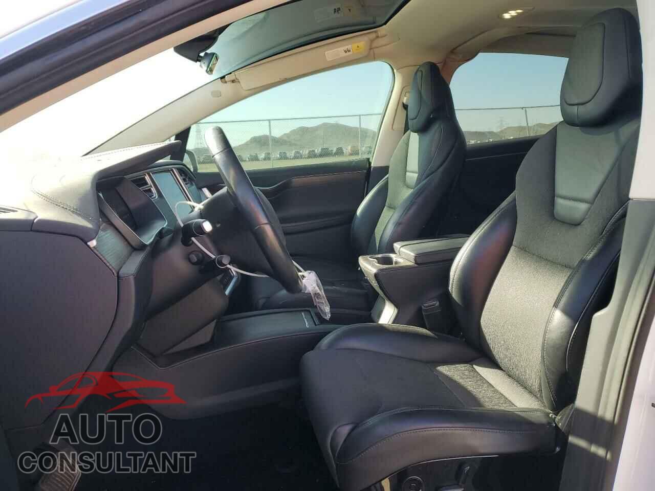 TESLA MODEL X 2016 - 5YJXCBE21GF004842