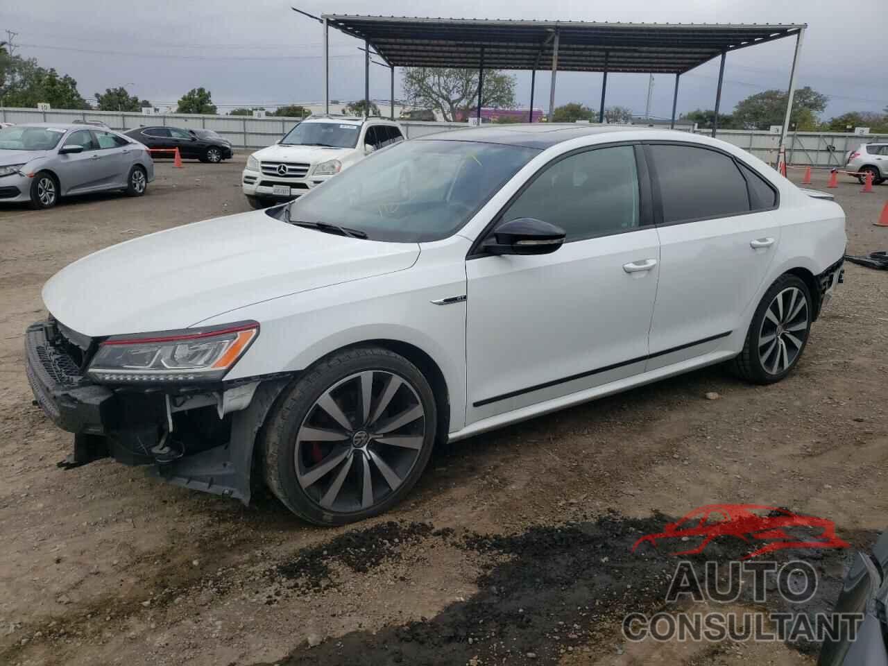 VOLKSWAGEN PASSAT 2018 - 1VWJM7A38JC039376