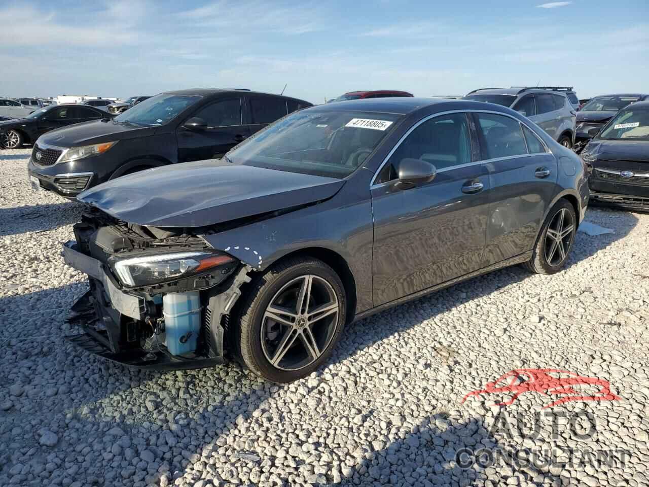 MERCEDES-BENZ A-CLASS 2019 - WDD3G4FB1KW021163