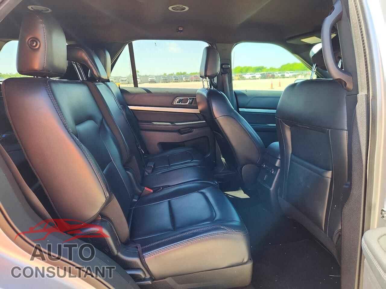 FORD EXPLORER 2019 - 1FM5K7D82KGB38265