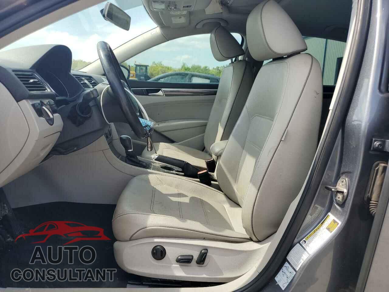 VOLKSWAGEN PASSAT 2017 - 1VWBT7A38HC047012