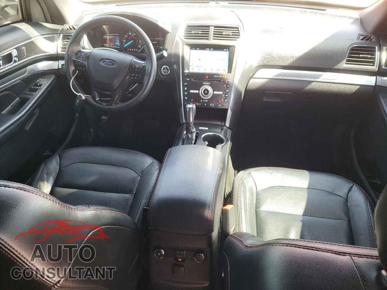 FORD EXPLORER 2018 - 1FM5K8GT2JGB55300
