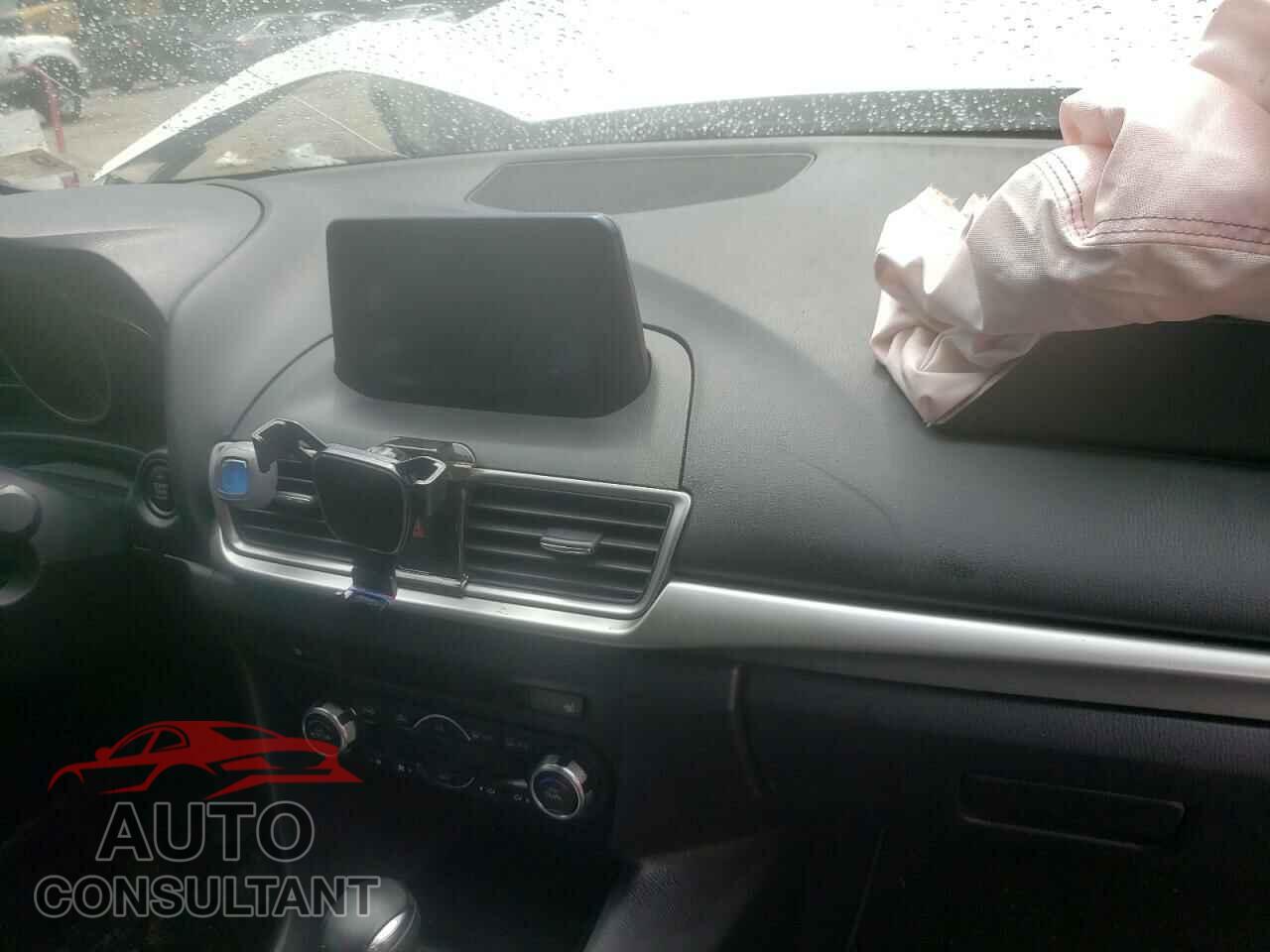 MAZDA 3 2017 - 3MZBN1L70HM133856