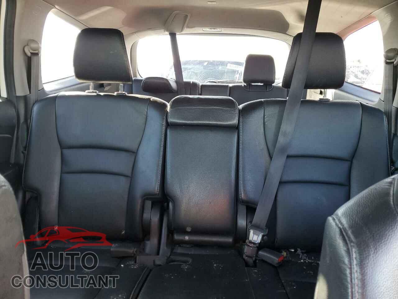 HONDA PILOT 2017 - 5FNYF6H98HB017956