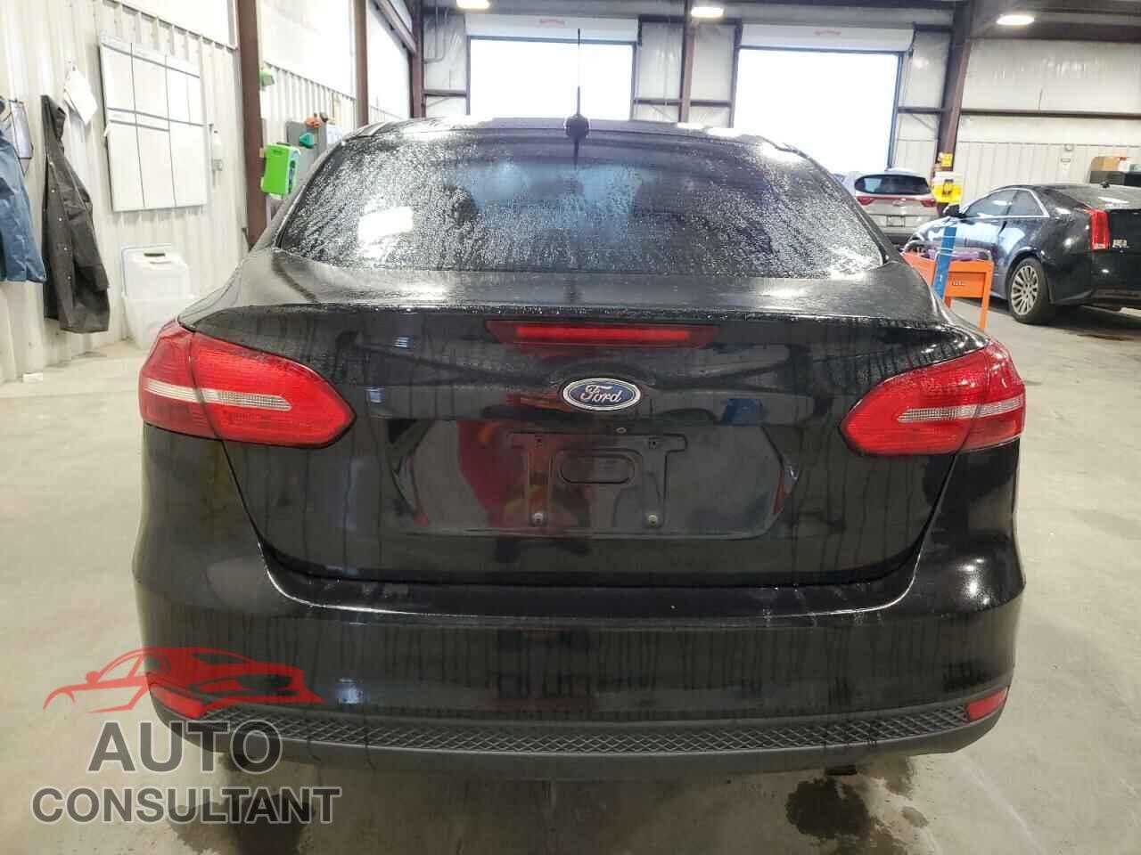 FORD FOCUS 2015 - 1FADP3F28FL310689