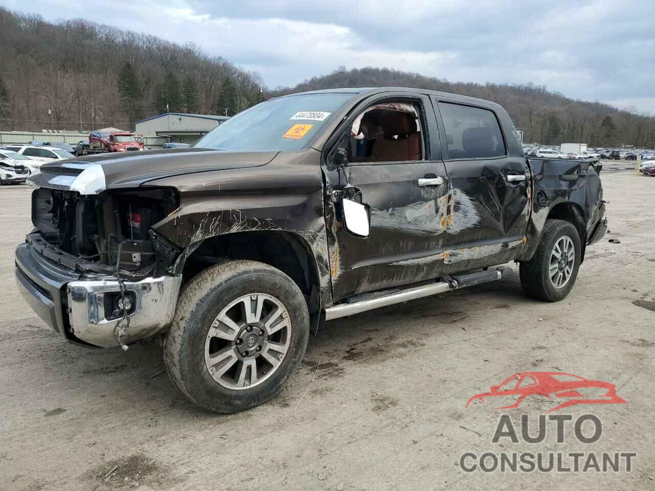 TOYOTA TUNDRA 2018 - 5TFAY5F11JX735329