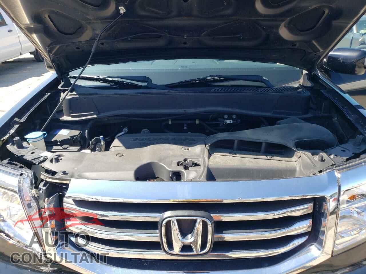HONDA PILOT 2015 - 5FNYF3H33FB013613