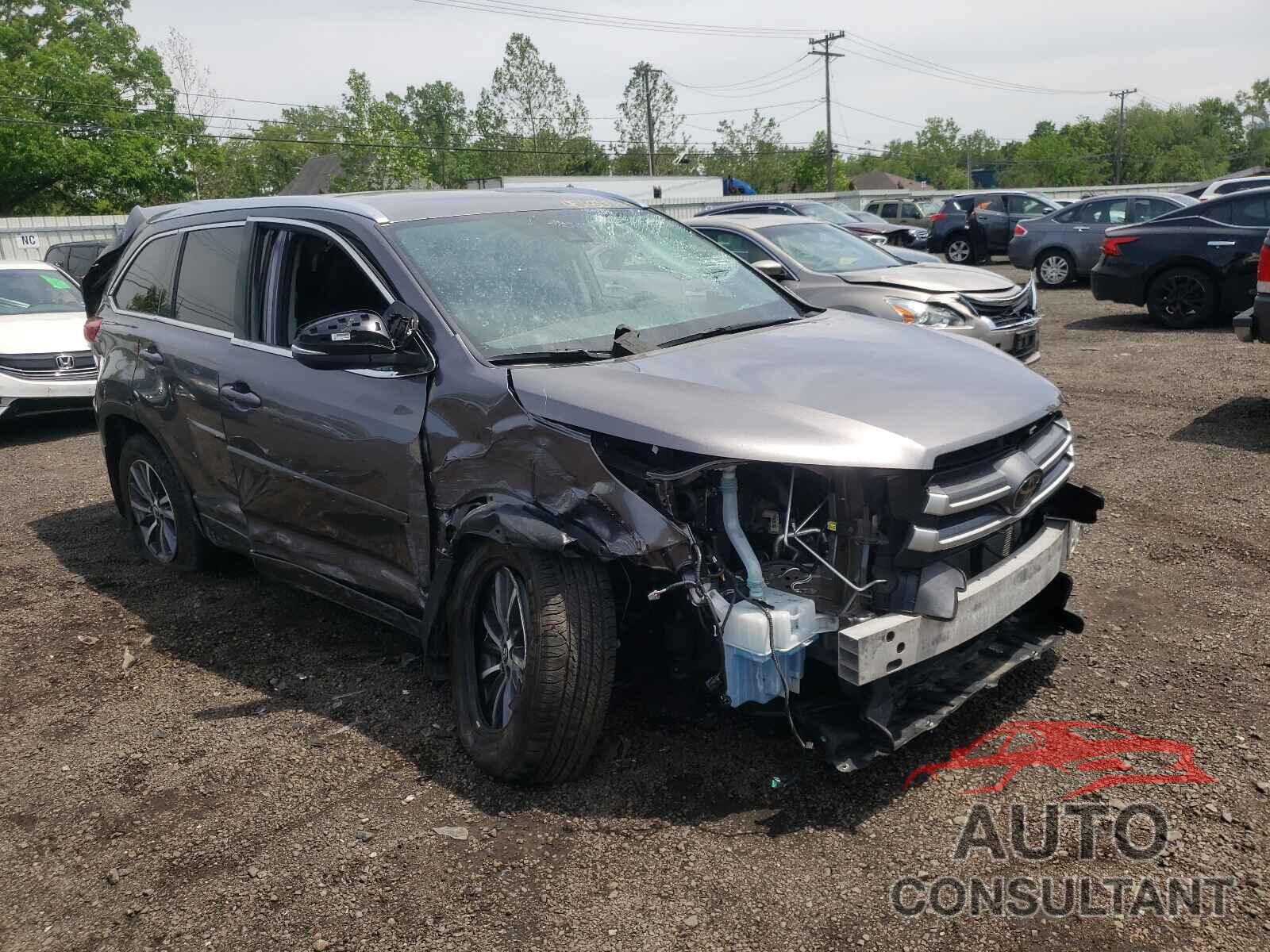 TOYOTA HIGHLANDER 2018 - 5TDJZRFH1JS557364