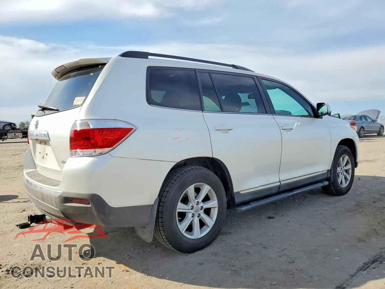 TOYOTA HIGHLANDER 2011 - 5TDBK3EH6BS064255