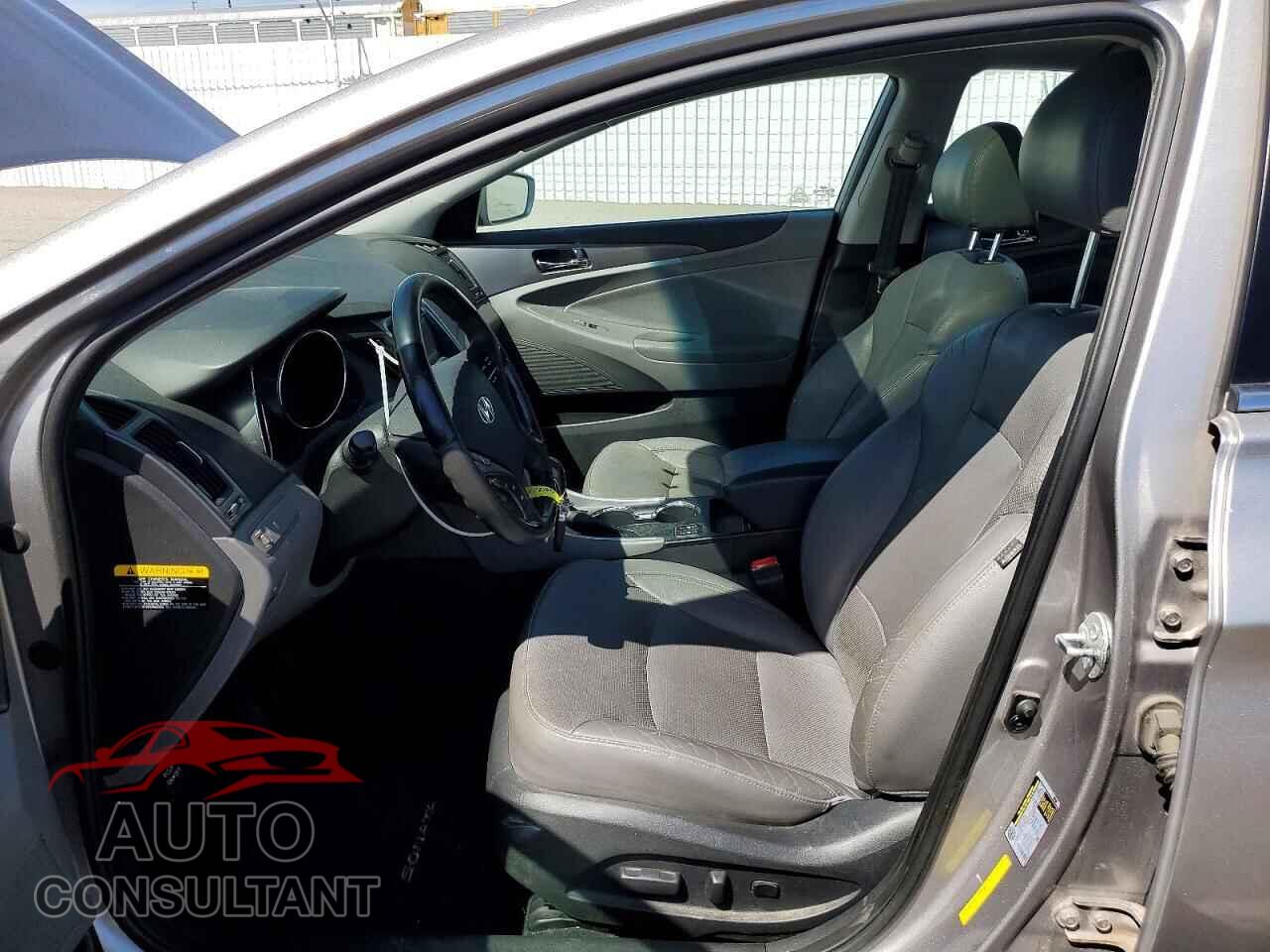 HYUNDAI SONATA 2012 - KMHEC4A42CA061642