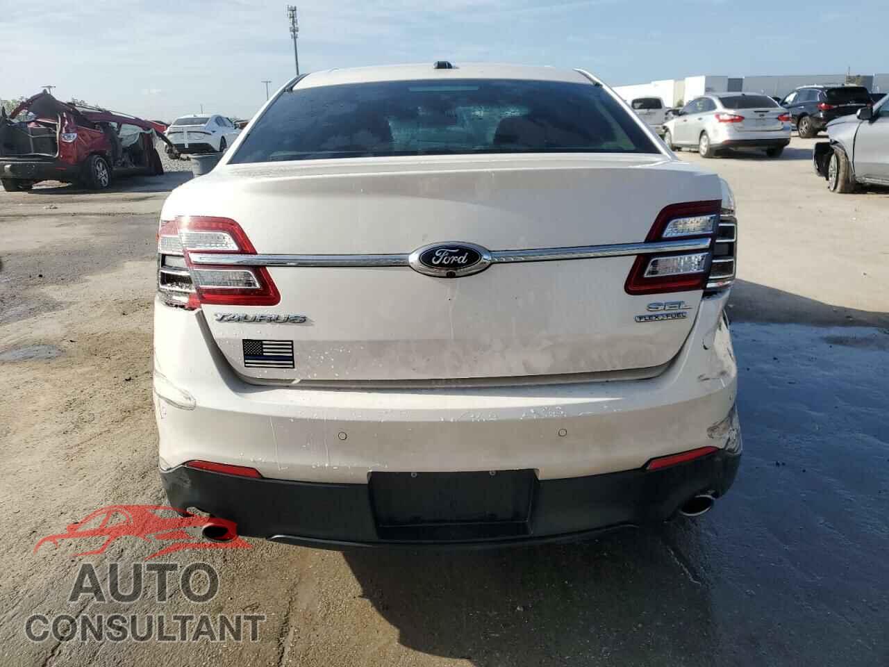 FORD TAURUS 2017 - 1FAHP2E88HG106228