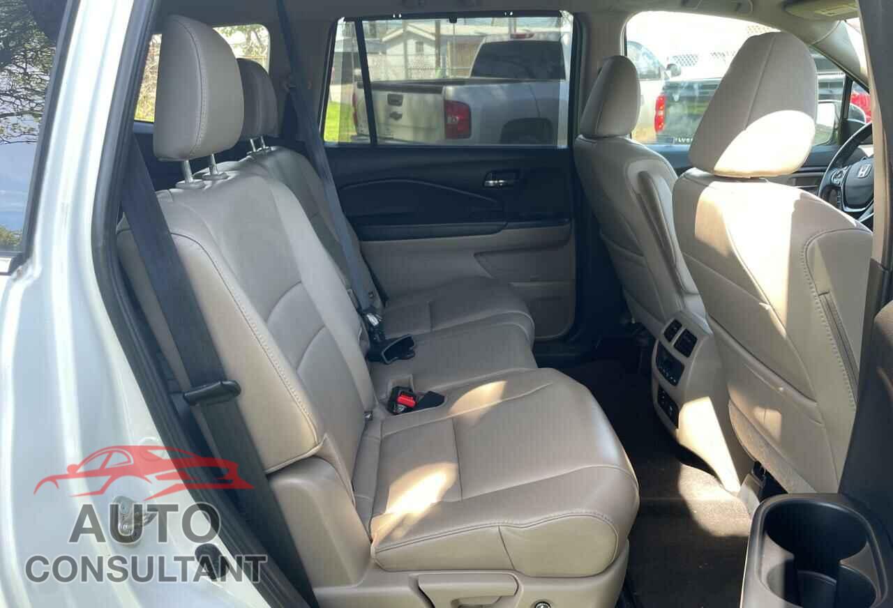 HONDA PILOT 2017 - 5FNYF5H98HB003095