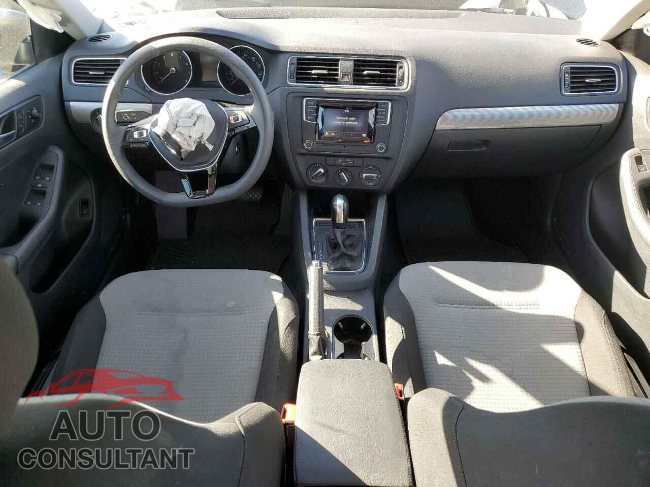 VOLKSWAGEN JETTA 2017 - 3VW2B7AJ2HM366356