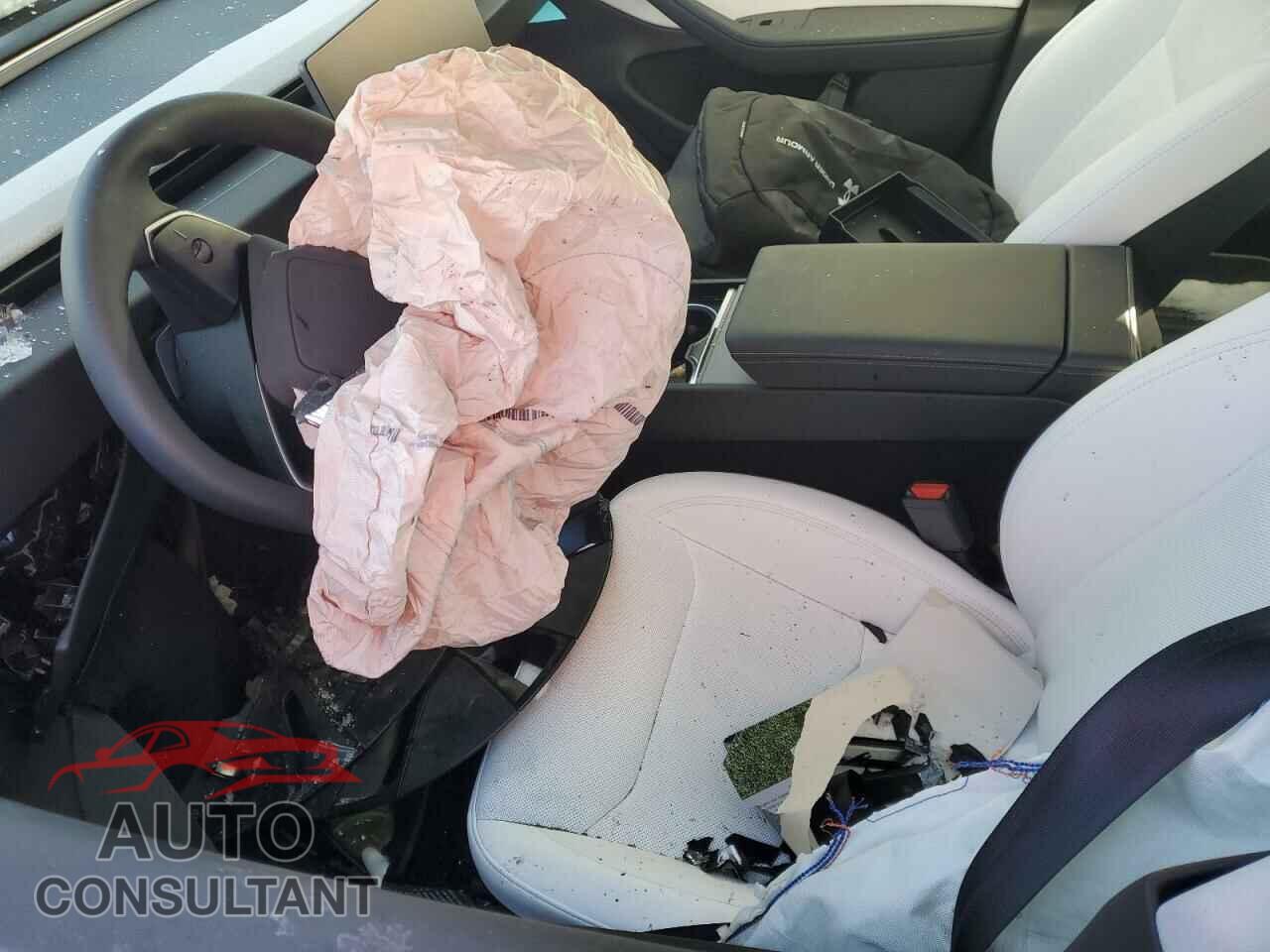 TESLA MODEL 3 2024 - 5YJ3E1EA9RF864579