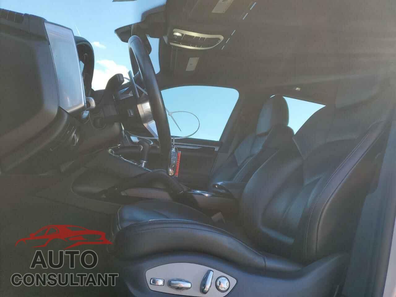 PORSCHE CAYENNE 2017 - WP1AA2A24HKA85758