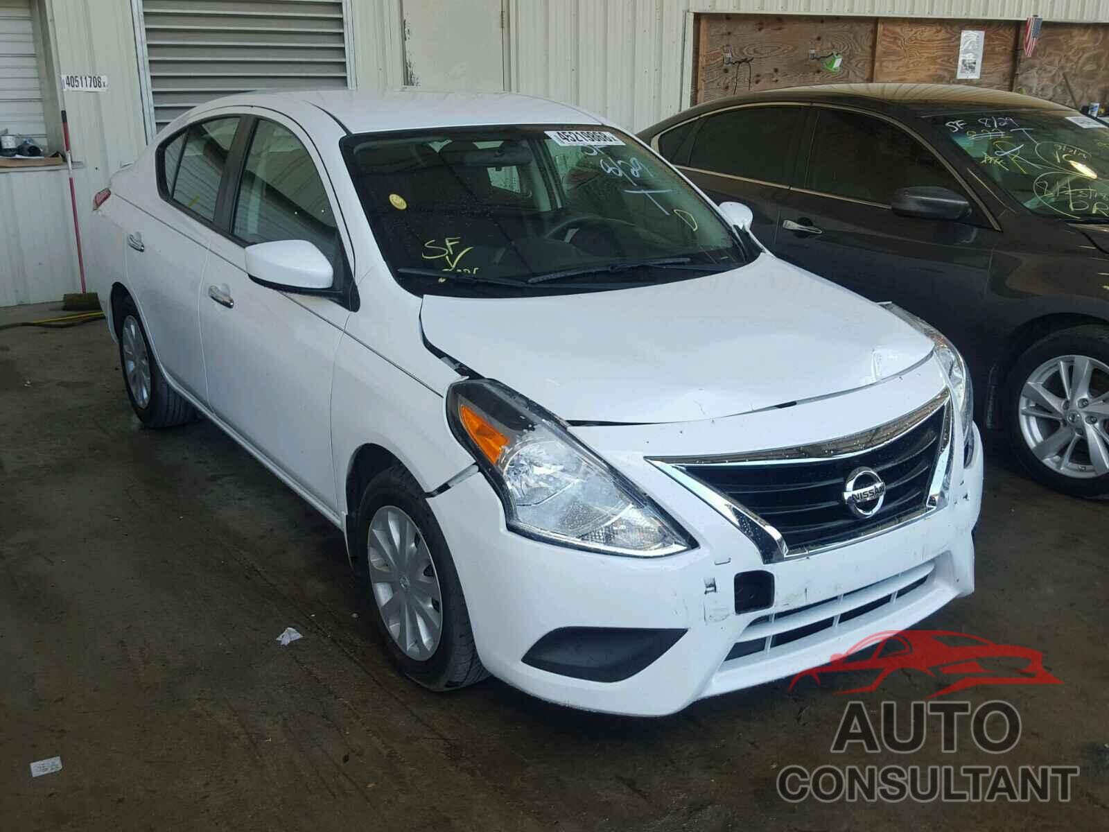 NISSAN VERSA 2015 - 3N1CN7AP1FL852018