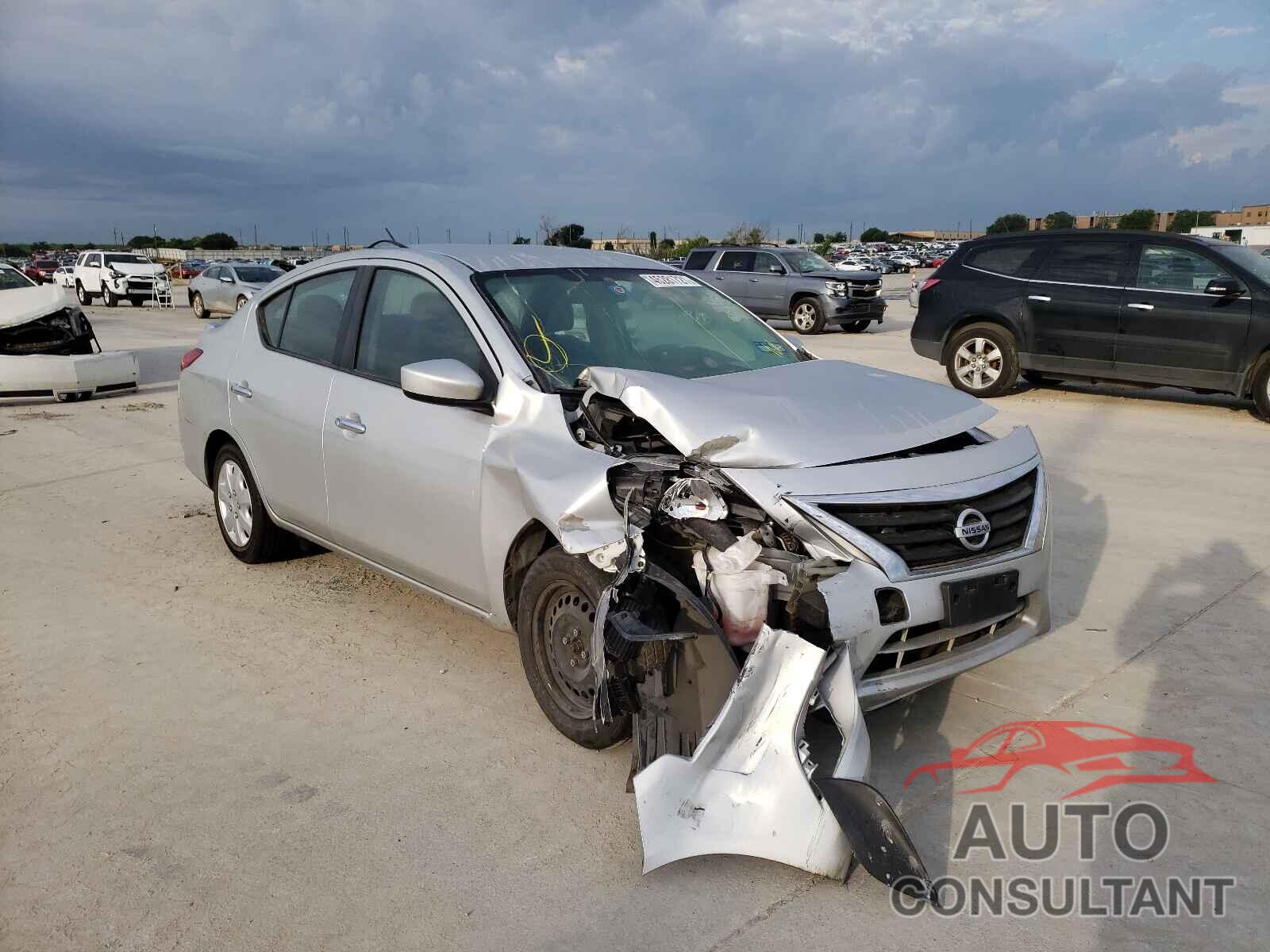 NISSAN VERSA 2018 - 3N1CN7AP6JL824692