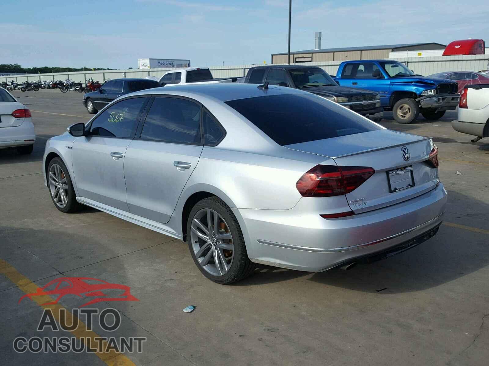 VOLKSWAGEN PASSAT 2018 - 1VWAA7A33JC003037