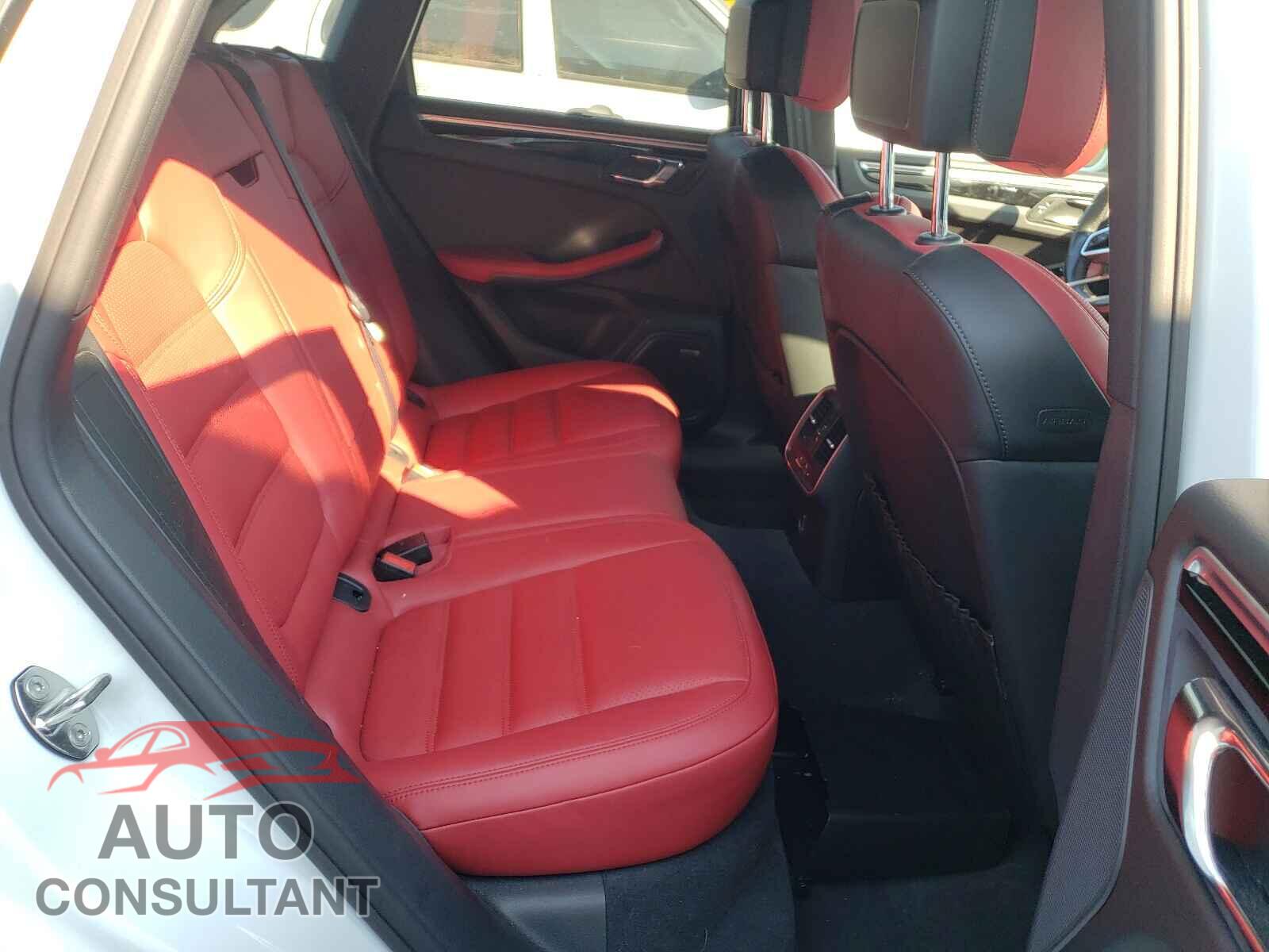 PORSCHE MACAN 2017 - WP1AG2A50HLB54075