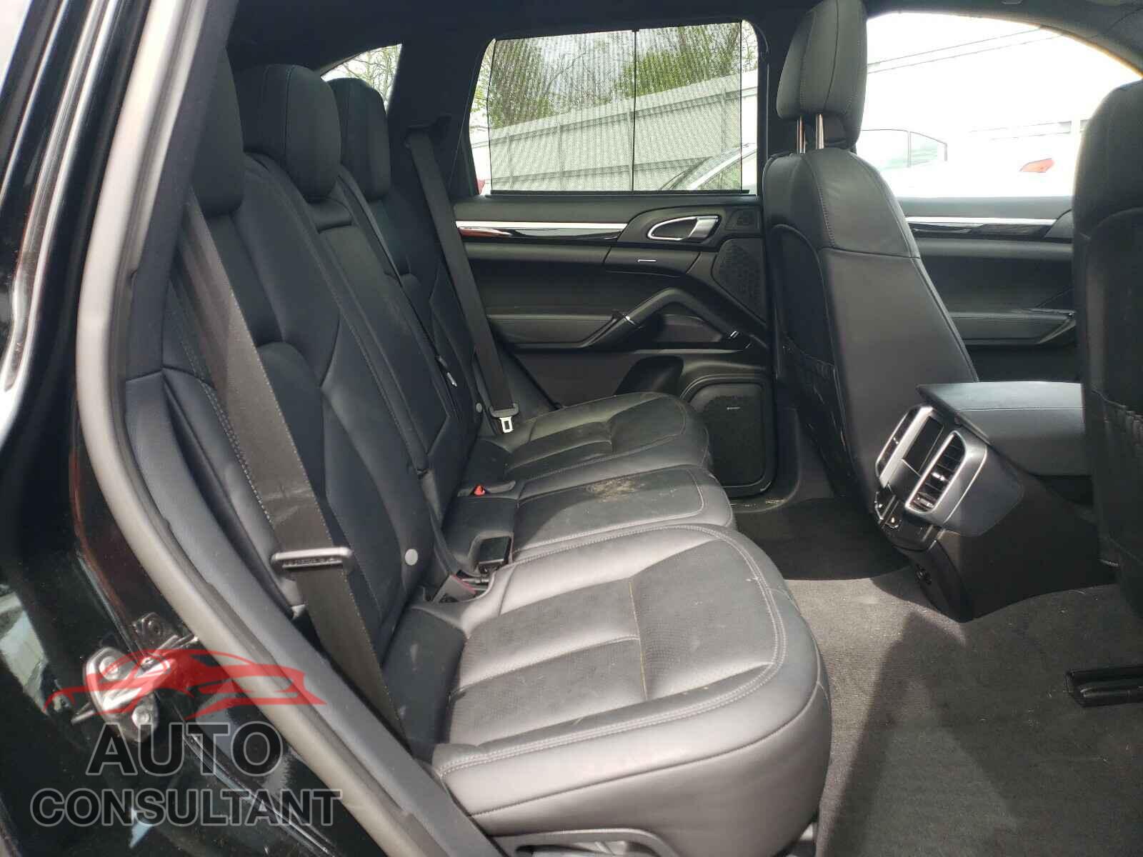 PORSCHE CAYENNE 2016 - WP1AF2A2XGKA43143
