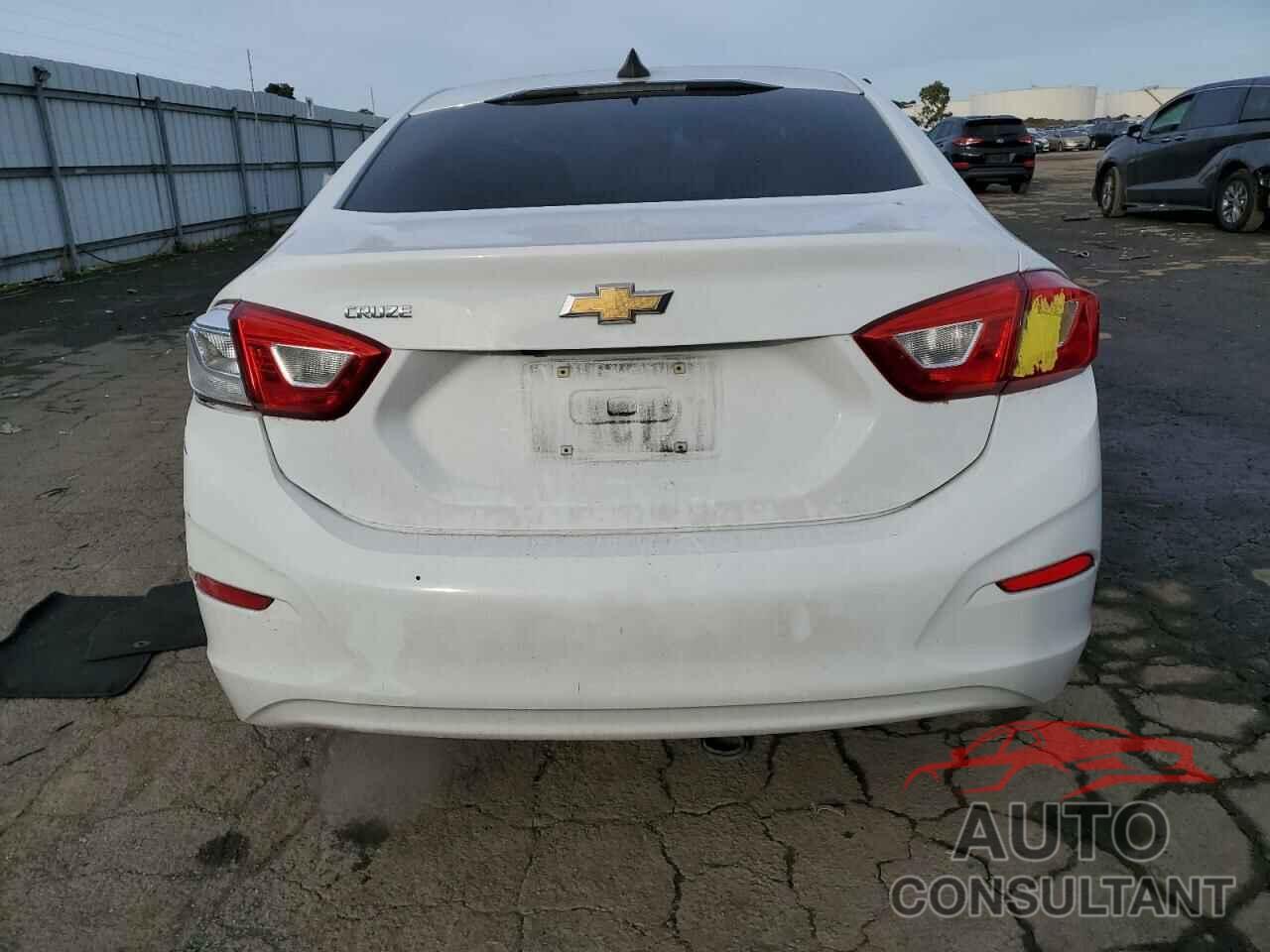 CHEVROLET CRUZE 2018 - 1G1BC5SM6J7248431